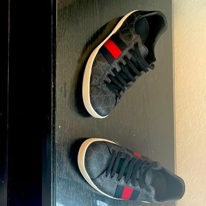 Like new mens gucci shoes